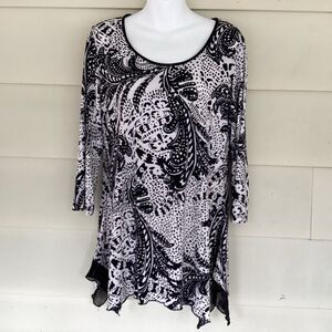 Peter Nygard medium tunic top. 0269